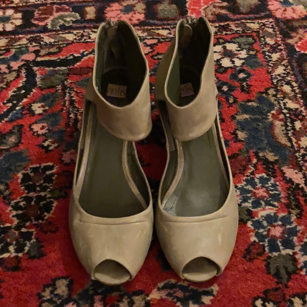 Vialis Leather Heels, Size 39
